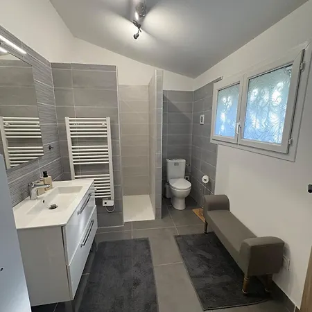Guest house Petite Maison Cosy Et Jacuzzi Prive En Provence *