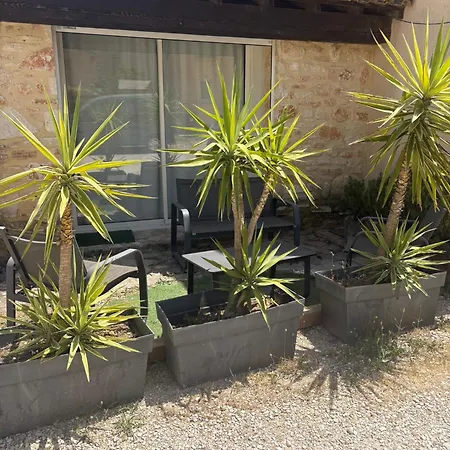 Petite Maison Cosy Et Jacuzzi Prive En Provence Connaux